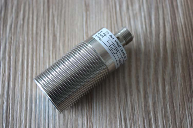 RM30-10P PNP NO 10-30VDC flushed type proximity sensor